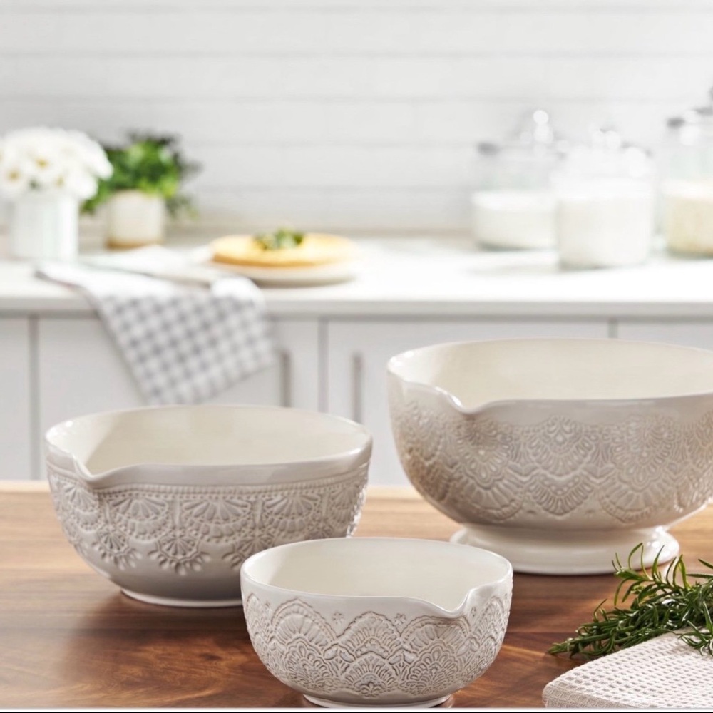 The Pioneer Woman Cream Embossed Serveware Set